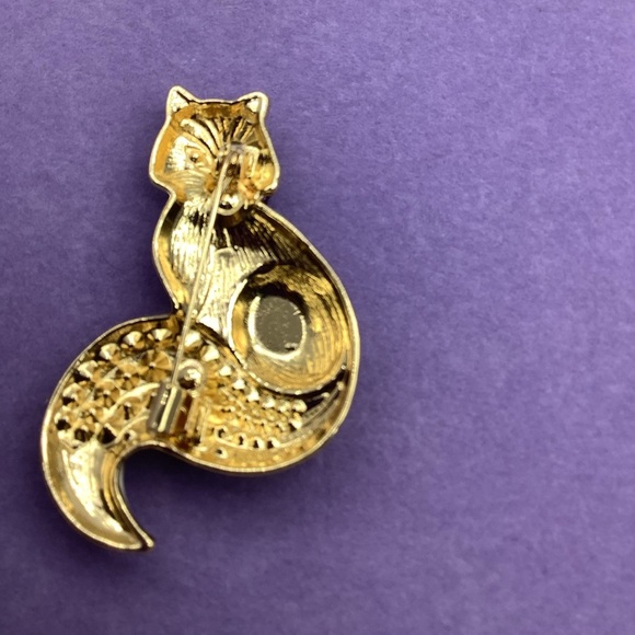 Foxy Foxy Purple Brooch - Picture 3 of 4